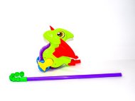 Каталка на палочке "Дракончик" в ассортименте, шевелит лапками и крылышками, звуковой эффект, в/п 28 Каталка на палочке "Дракончик" в ассортименте, шевелит лапками и крылышками, звуковой эффект, в/п 28